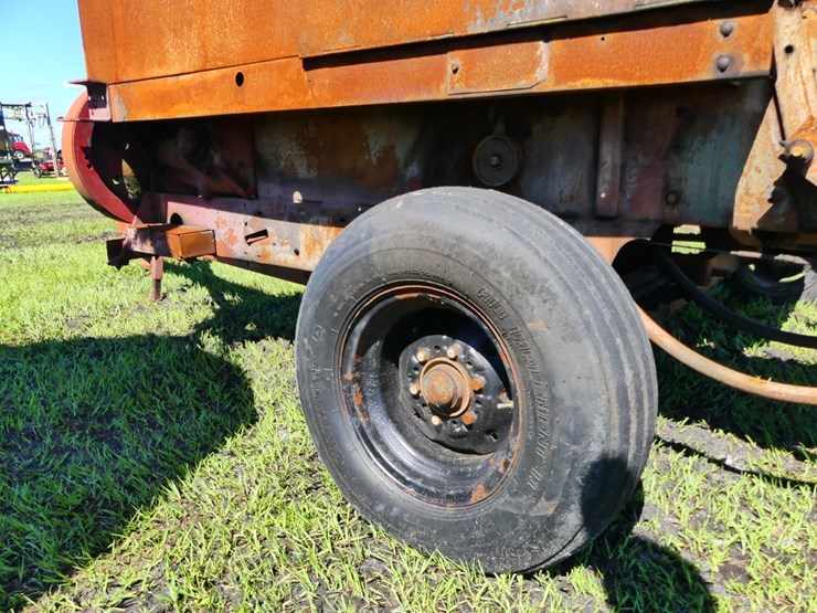 new-holland-565-image-6