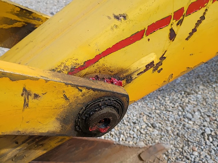 new-holland-lb75-image-83