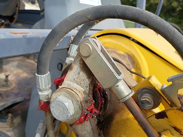 new-holland-lb75-image-100