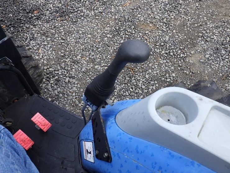new-holland-boomer-30-image-27