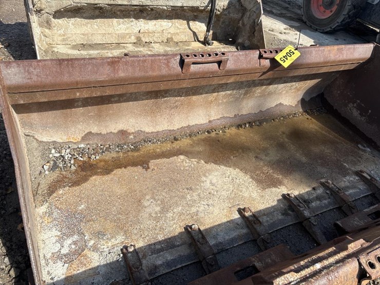 #5045-•-approx-82"-tooth-bucket-image-1