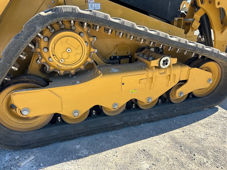 2021-caterpillar-259d3-image-12