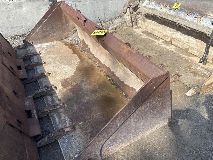 #5045-•-approx-82"-tooth-bucket-image-2