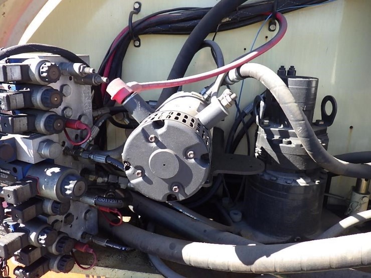 2013-jlg-800a-image-23
