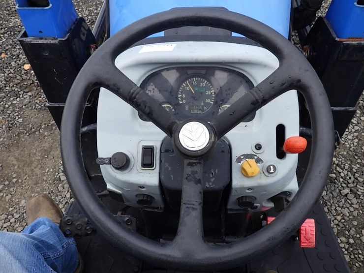 new-holland-boomer-30-image-23