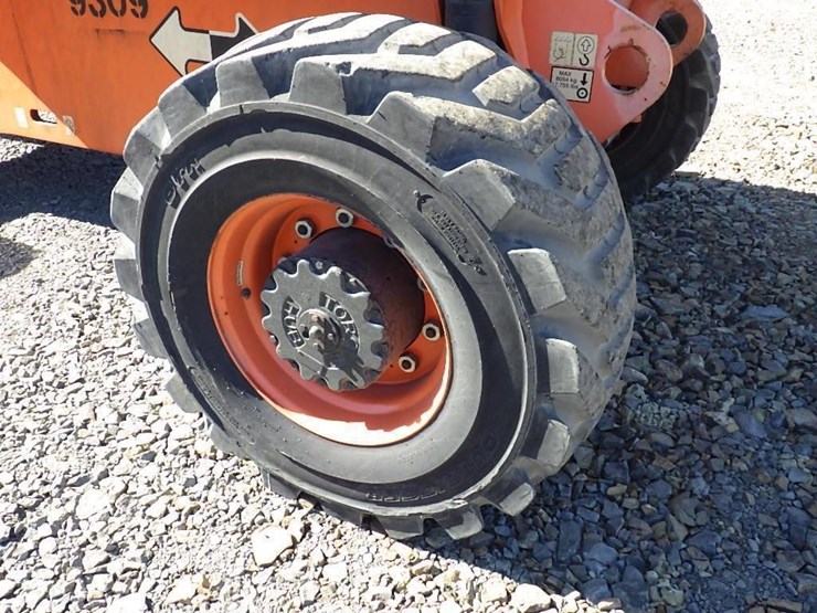 2013-jlg-800a-image-10