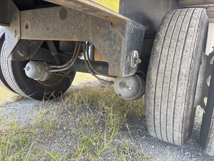 2019-utility-48'-flatbed-image-12