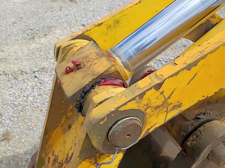 new-holland-lb75-image-82