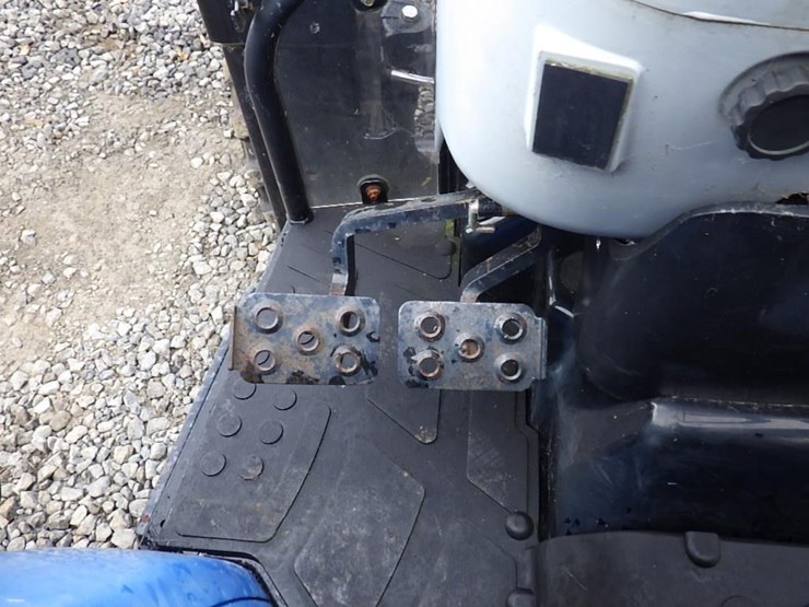 new-holland-boomer-30-image-25