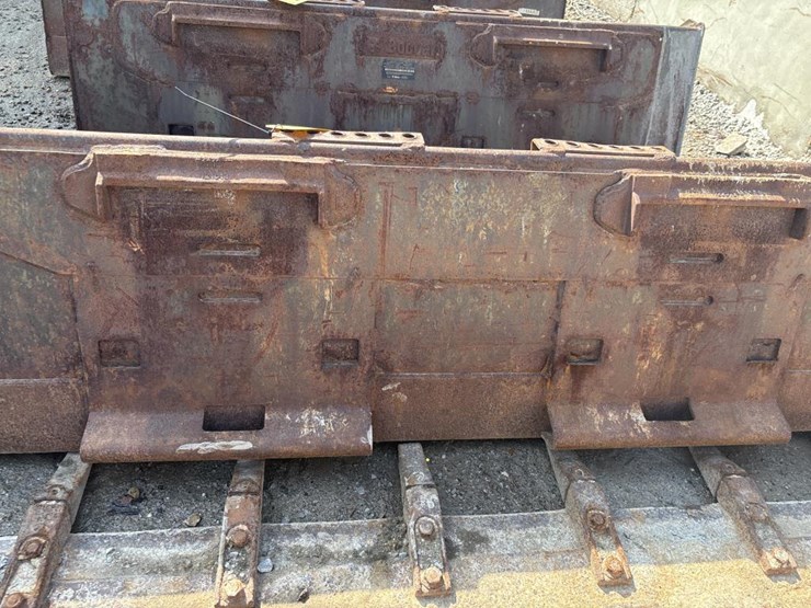 #5046-•-(1)-approx-78"-tooth-bucket-image-4