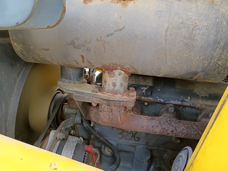 new-holland-lb75-image-23