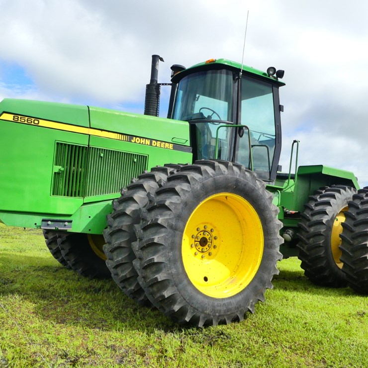 JOHN DEERE 8560