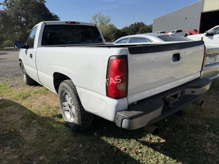 2006-chevrolet-silverado-image-9