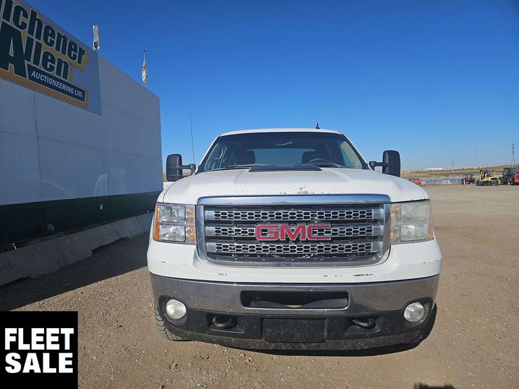 2014-gmc-sierra-3500hd-image-15