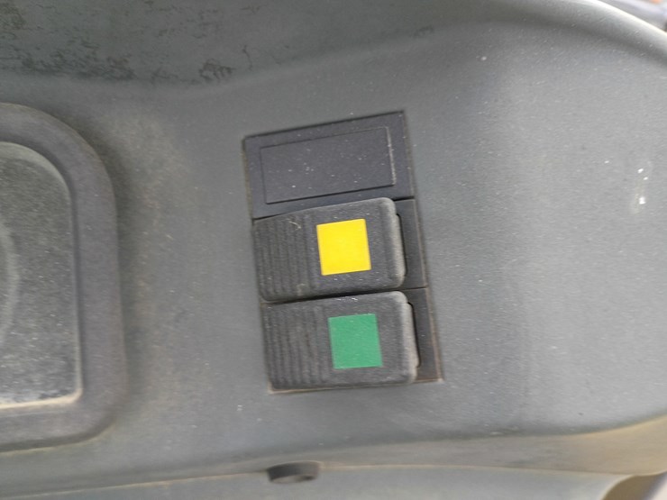 new-holland-lb75-image-39