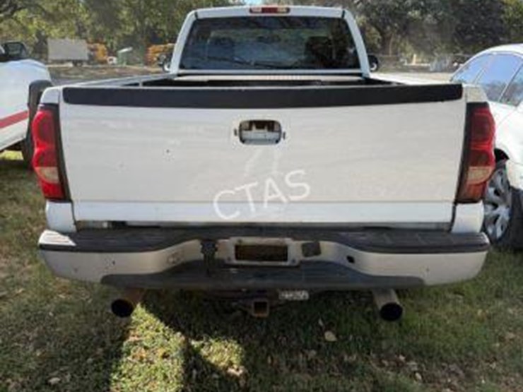 2006-chevrolet-silverado-image-8