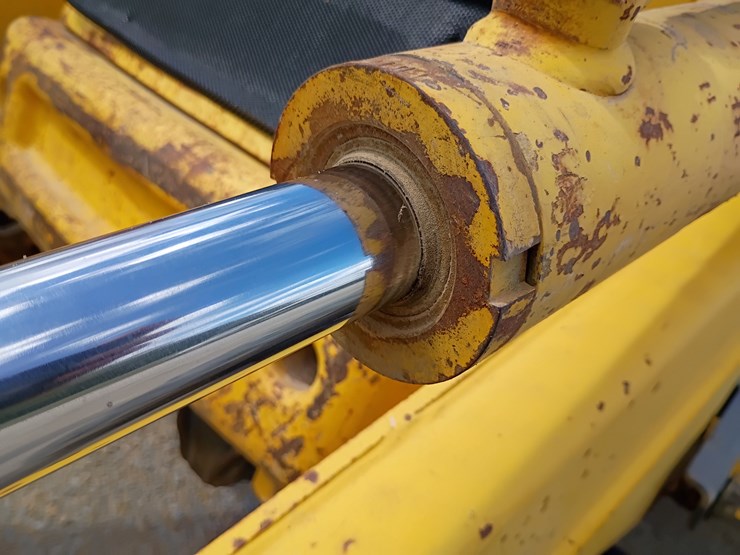 new-holland-lb75-image-54