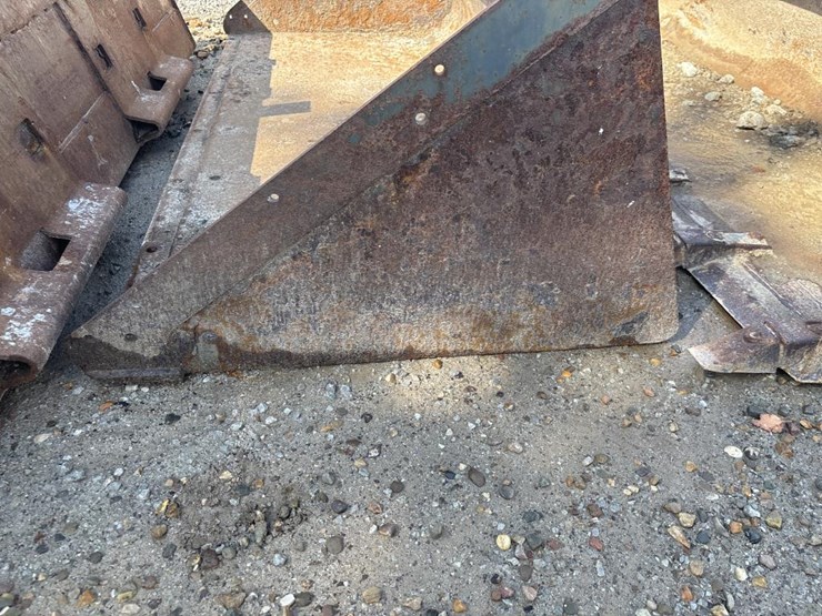 #5047-•-bobcat-approx-66"-bucket-image-3