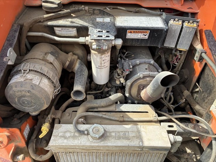 2019-gehl-r105-image-10