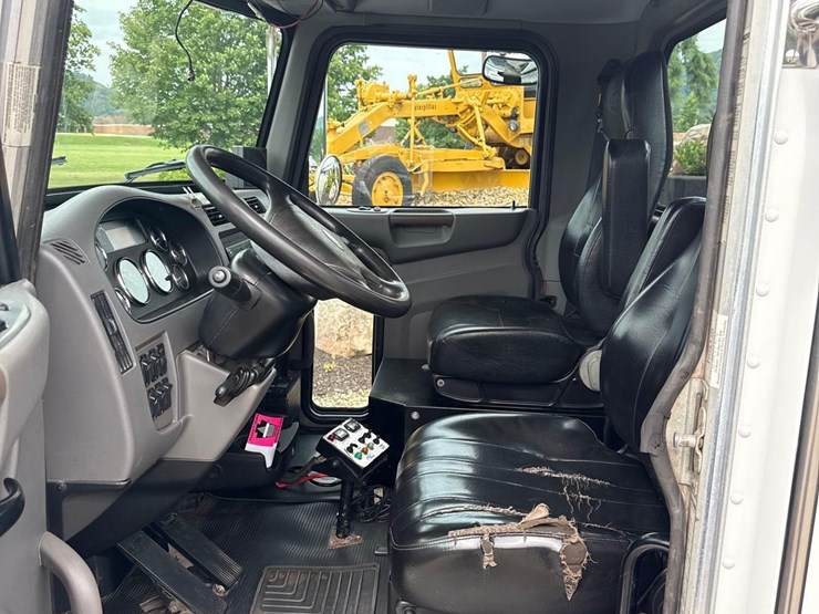 2018-peterbilt-337-image-24