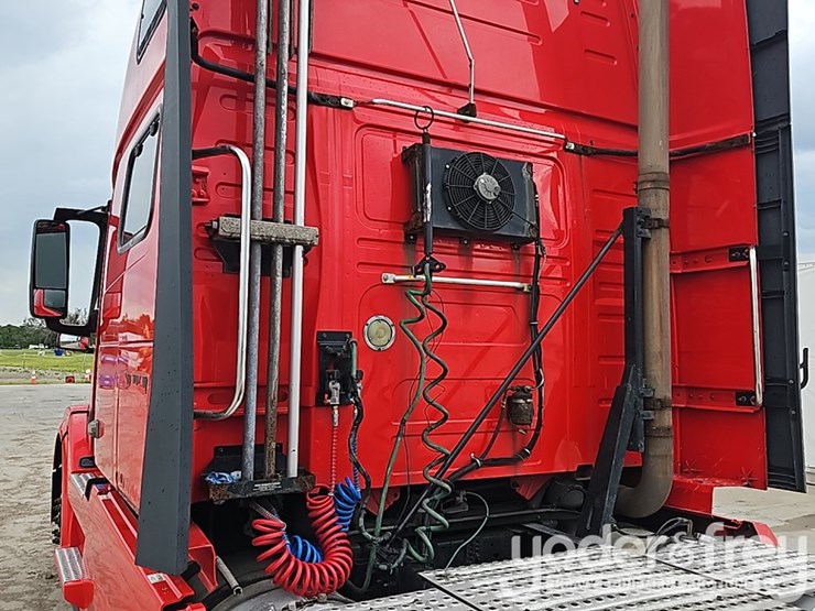 2016-volvo-vnl-image-26
