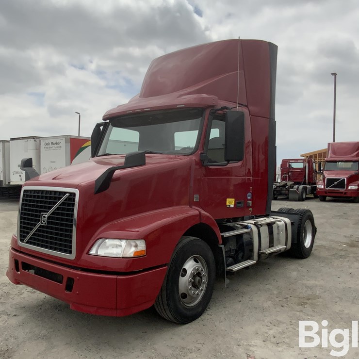 2017 Volvo VNM42T Truck Tractor