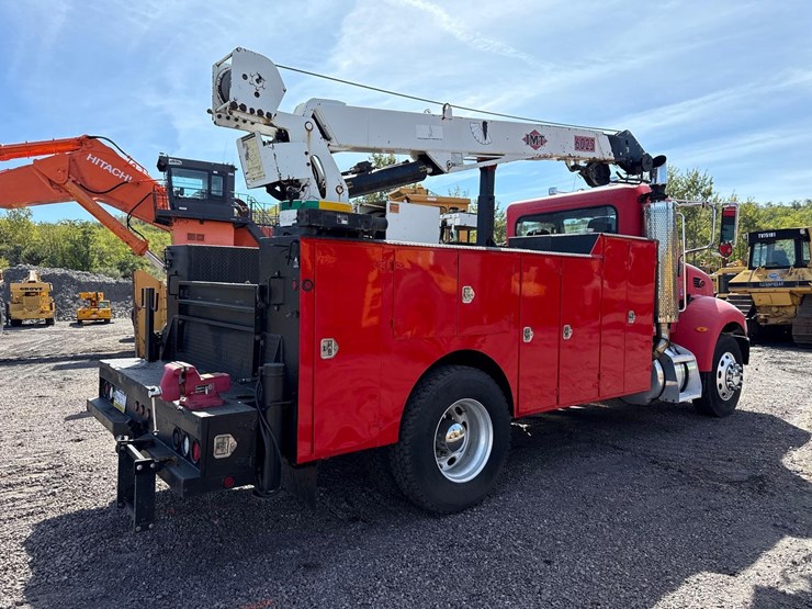 2005-peterbilt-335-image-4