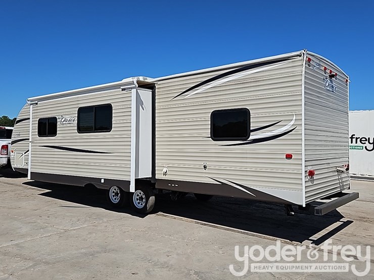 2018-35'-forest-river-shasta-oasis-30qb-travel-trailer,-one-slideout,-sleeps-8-image-3