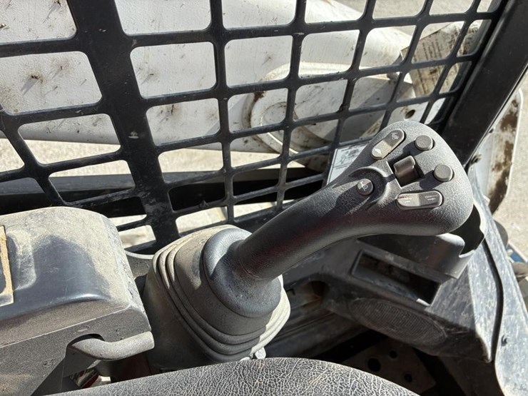 2016-bobcat-t590-image-11