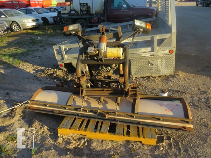 1990's-chevy-snow-plow-with-brackets-image-2