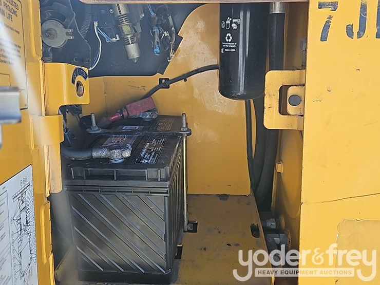 2015-deere-450j-image-25