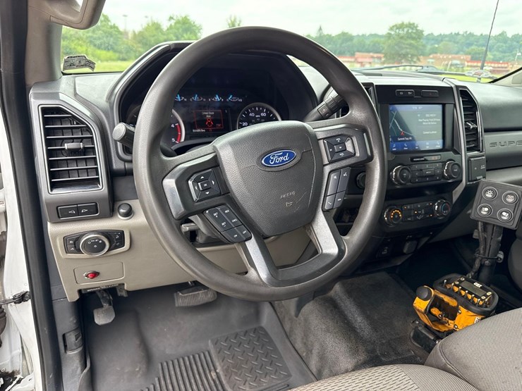 2022-ford-f550-xlt-image-25