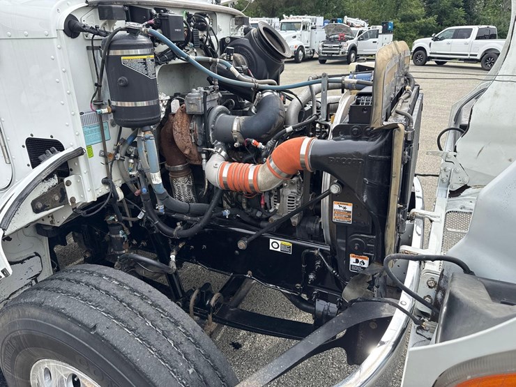 2018-peterbilt-337-image-21
