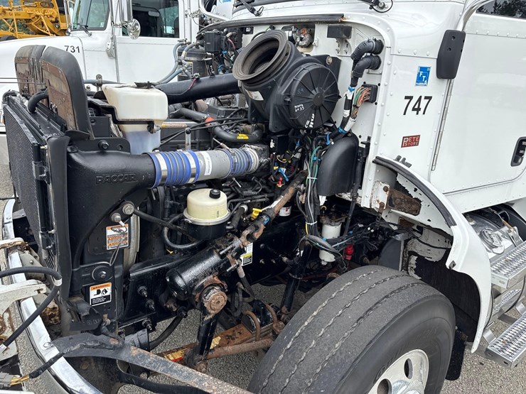 2019-peterbilt-337-image-23