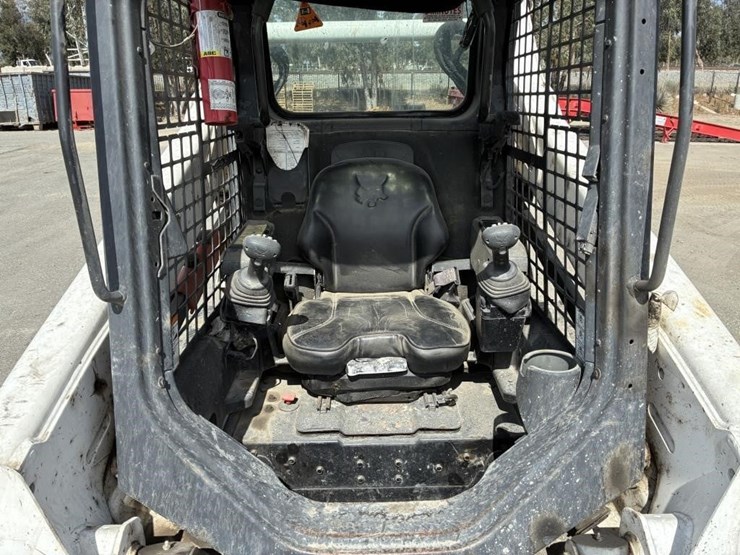 2016-bobcat-t590-image-10