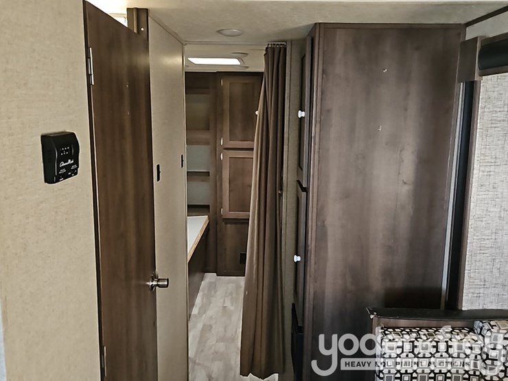 2018-35'-forest-river-shasta-oasis-30qb-travel-trailer,-one-slideout,-sleeps-8-image-33
