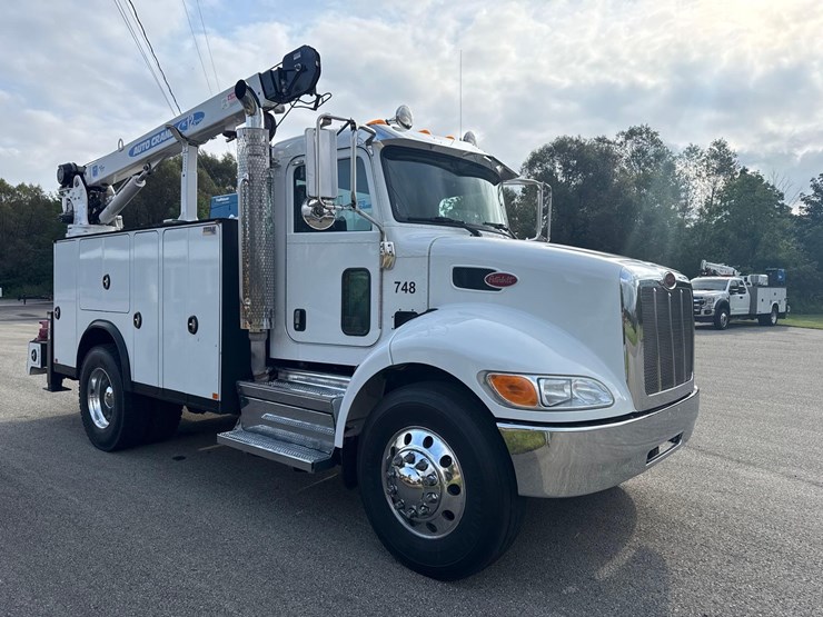 2019-peterbilt-337-image-7
