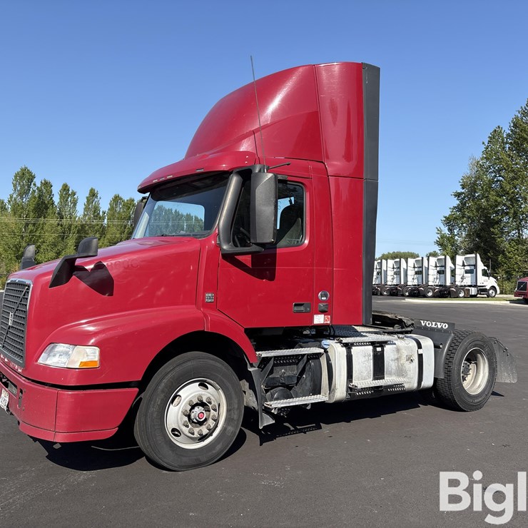 2017 Volvo VNM42T Truck Tractor