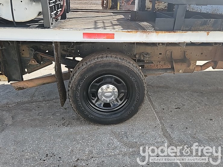 2011-ford-f350-image-8