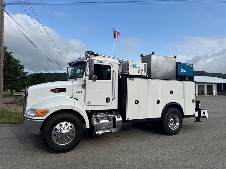 2019-peterbilt-337-image-1