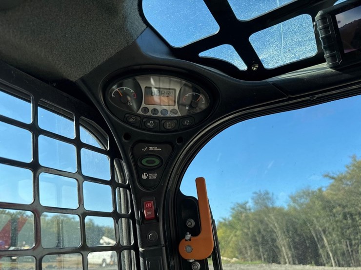 2021-bobcat-t595-image-23
