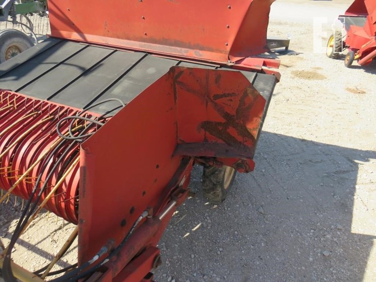 new-holland-144-image-4