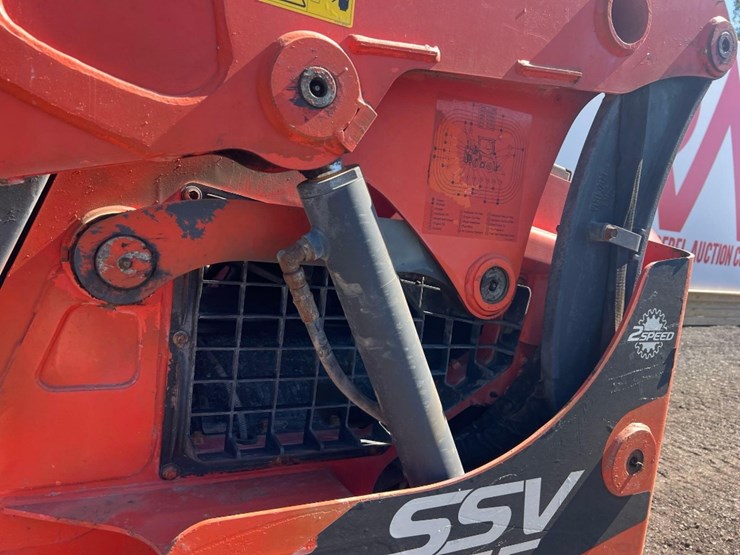 kubota-ssv65-image-17