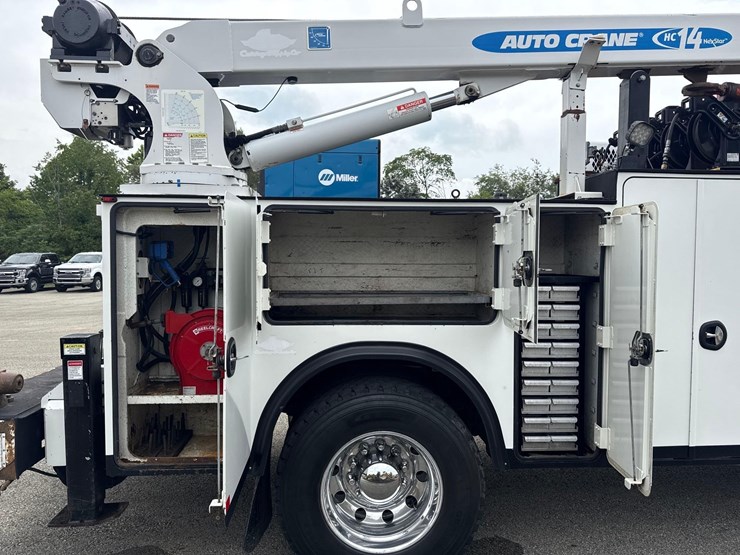 2018-peterbilt-337-image-18