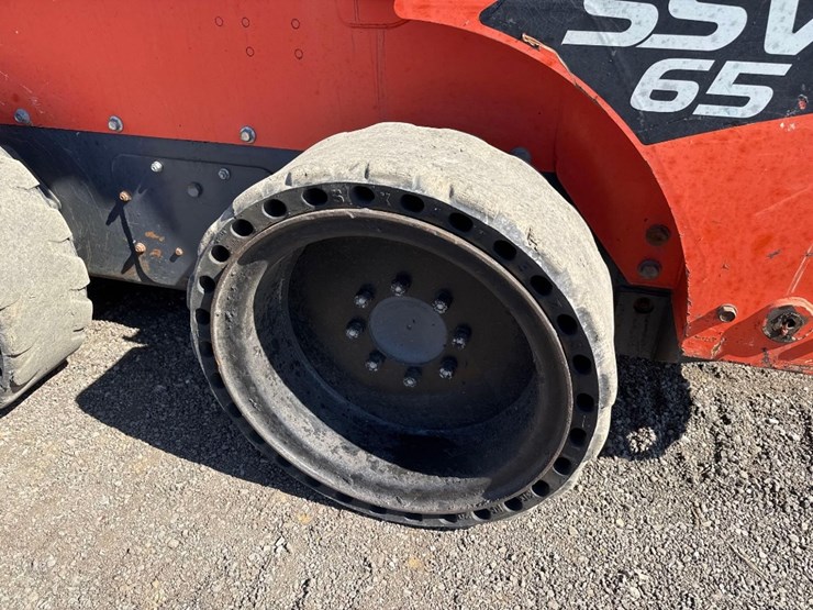 kubota-ssv65-image-9