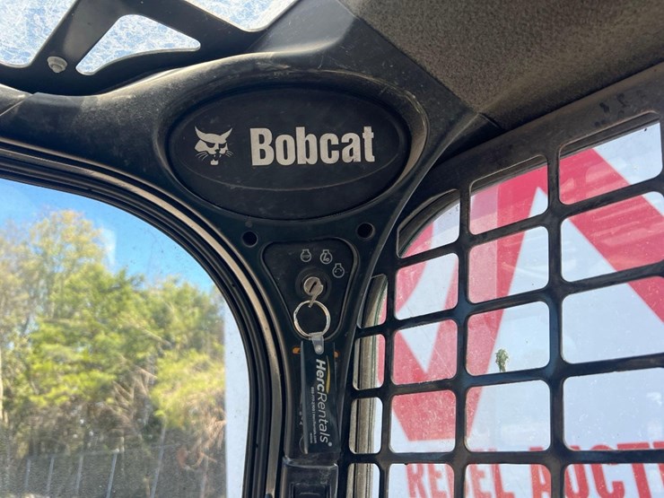 2021-bobcat-t740-image-31