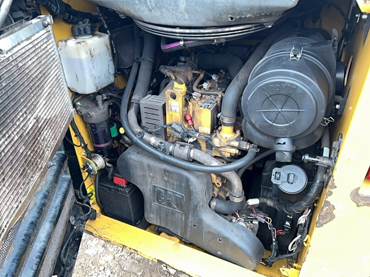 2018-caterpillar-279d-image-10