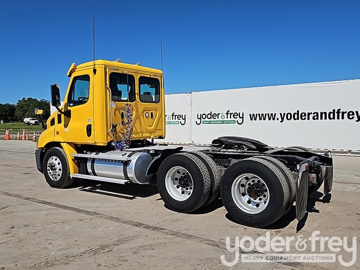 2018-freightliner-cascadia-113-image-4