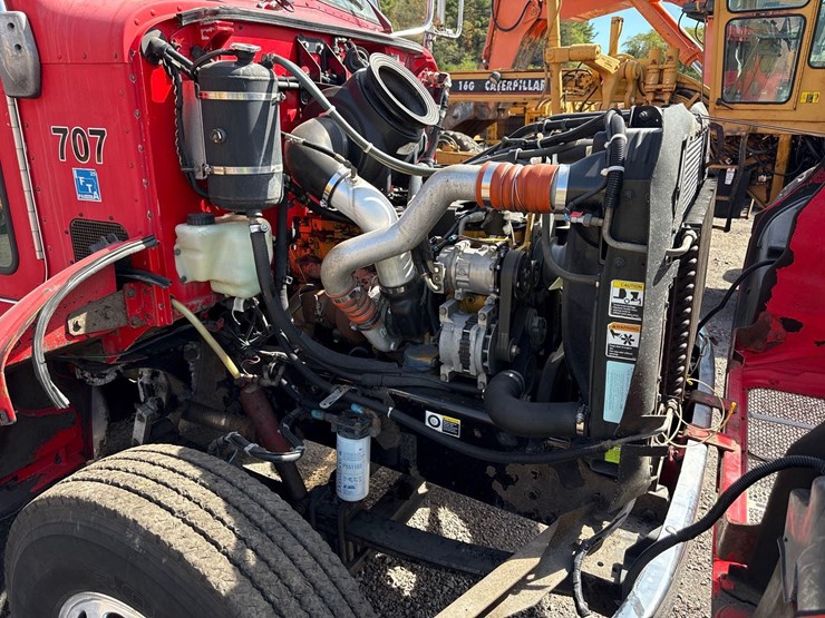 2005-peterbilt-335-image-18