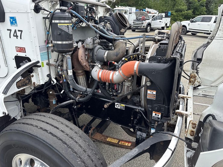 2019-peterbilt-337-image-22